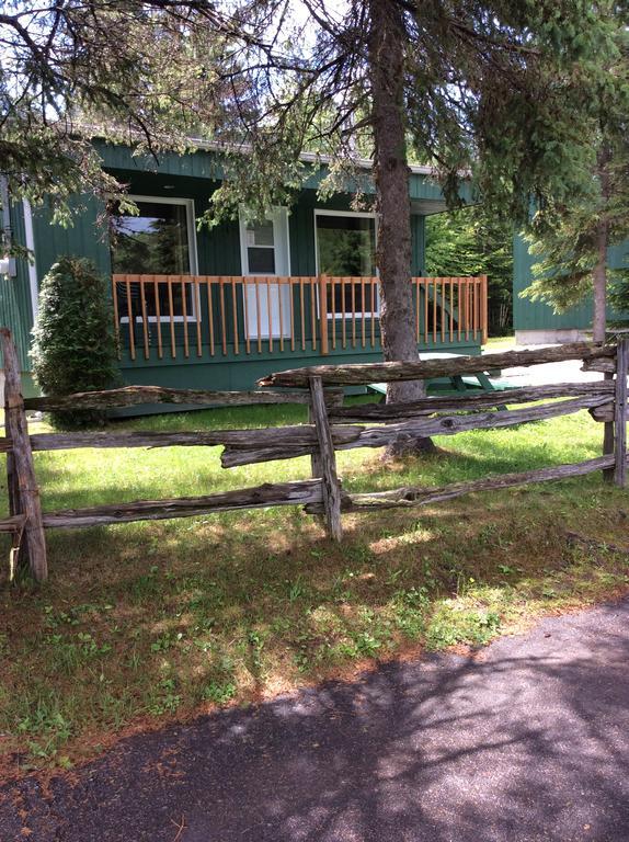 Camping Le 4 Chemins L'Anse-Saint-Jean Ngoại thất bức ảnh